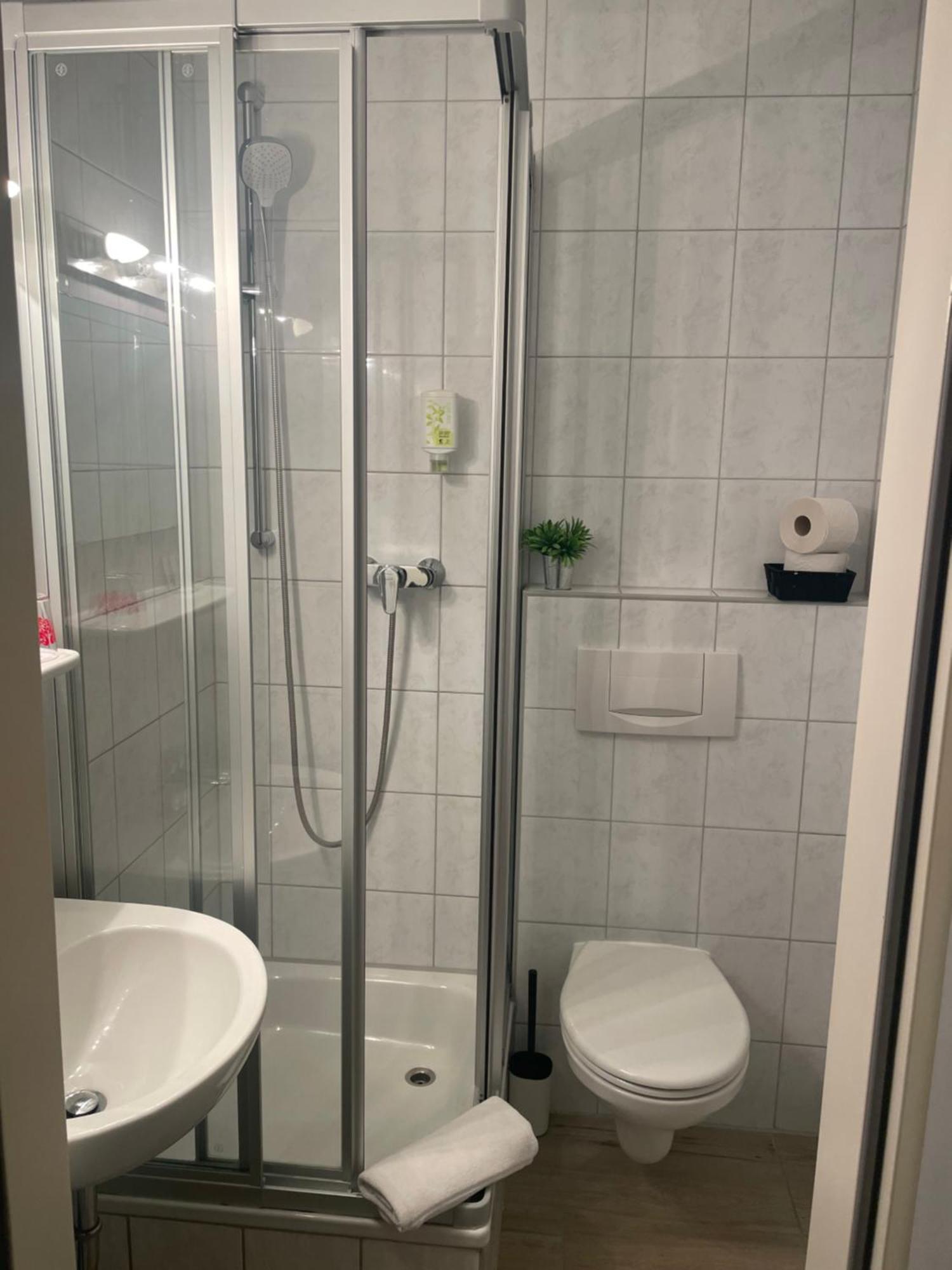 Hotel-Gasthof Gruener Hof Freising Rum bild